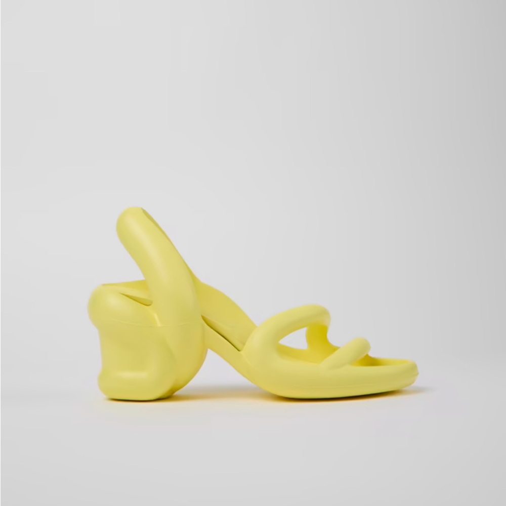 SOLD OUT ONLINE, coveted size! Camper Kobarah in cream white